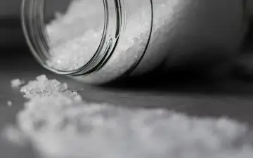 Does salt have calories?