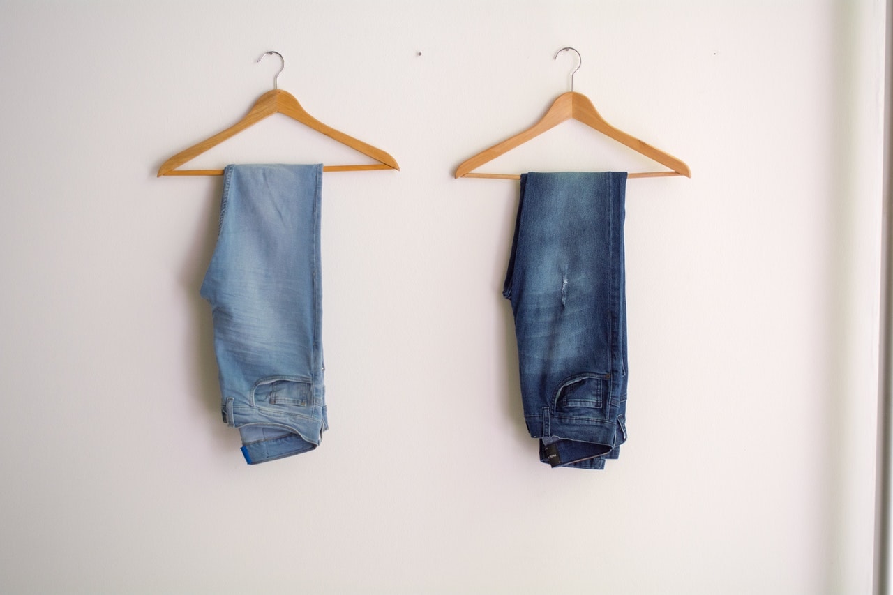 Are oil paints good on jeans? A simple guide.