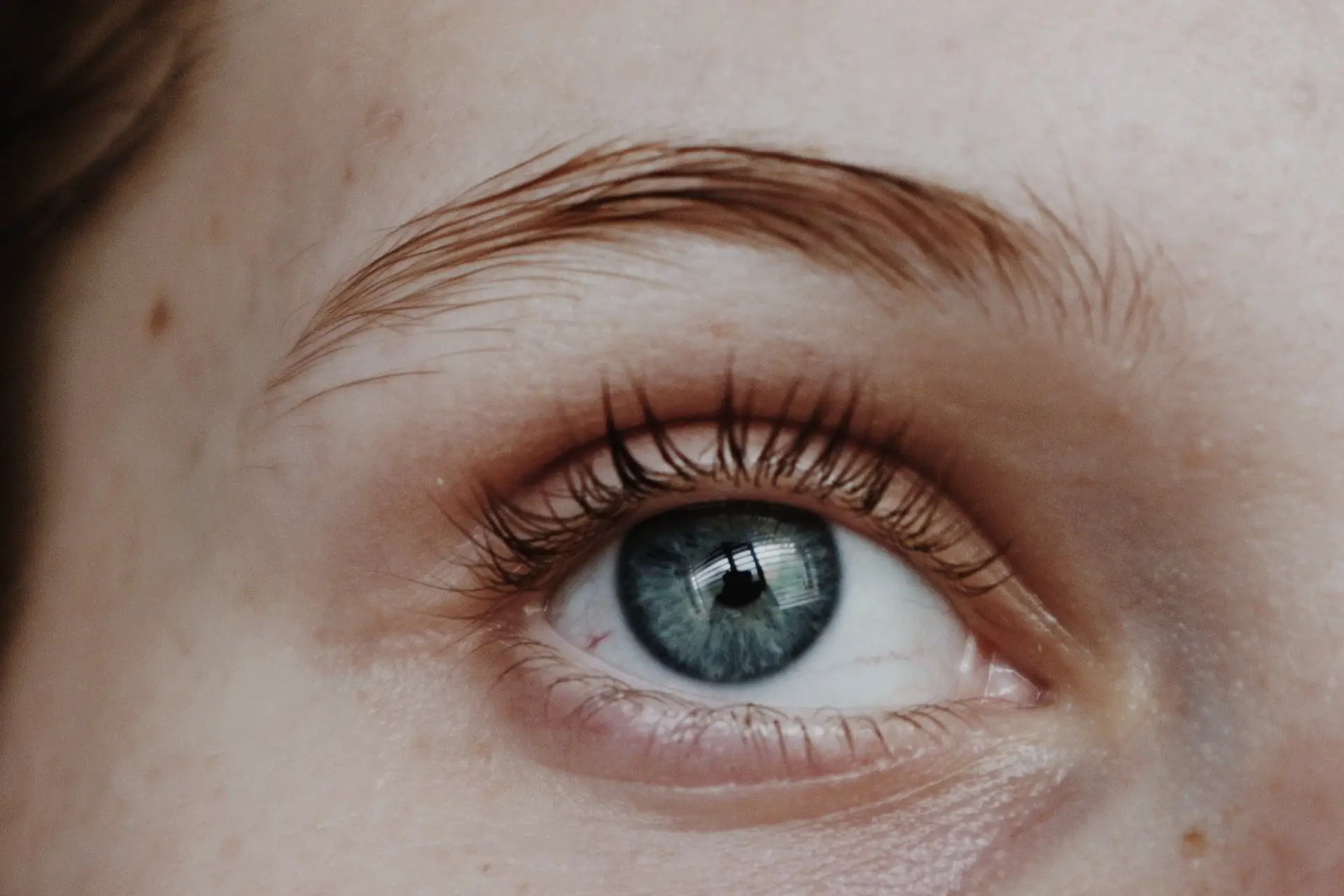 Does Mascara Make Your Eyelashes Grow?